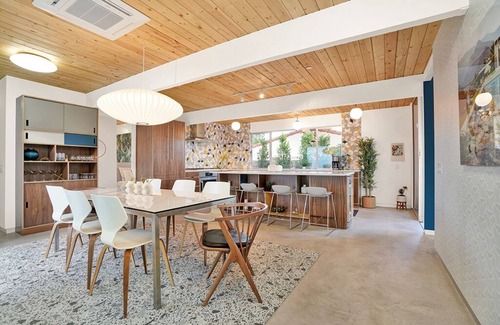 Tahquitz River Estates House | NEW Eichler Post&Beam 5BR + Saltwater Pool/Spa & Mtn Views! HGTV star designed!