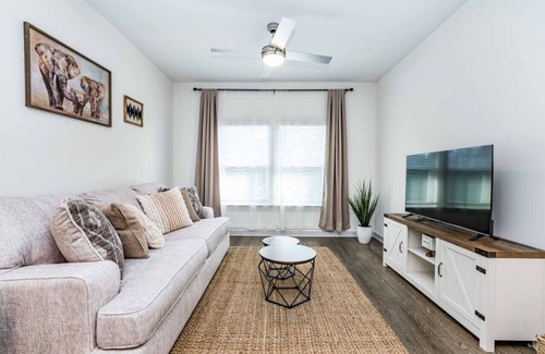 Southwest Raleigh Apartment | New Elegant Dwelling close to Downtown!