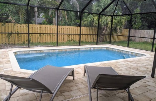 Gulf Gate Estates House | New England 3bd 2bt Home Heated Pool Close to Siesta