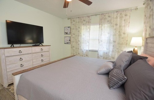 Gulf Gate Estates House | New England 3bd 2bt Home Heated Pool Close to Siesta