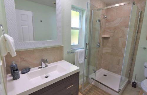 Gulf Gate Estates House | New England 3bd 2bt Home Heated Pool Close to Siesta
