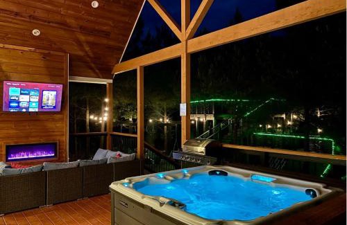 Broken Bow House | NEW Entertainer Cabin with Spa Games & Playground