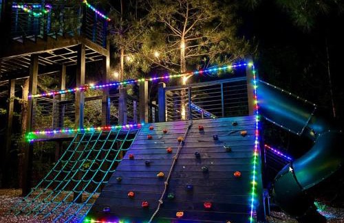 Broken Bow House | NEW Entertainer Cabin with Spa Games & Playground