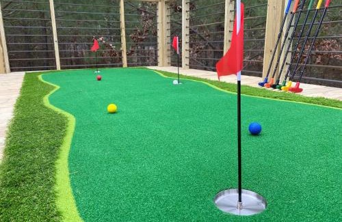 Broken Bow House | NEW Entertainer Cabin with Spa Games & Playground