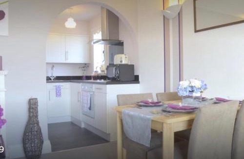 East Acton Apartment | "New entire flat Zone2 - 20min to Central"