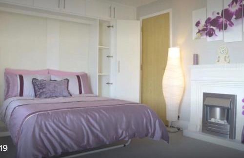 East Acton Apartment | "New entire flat Zone2 - 20min to Central"