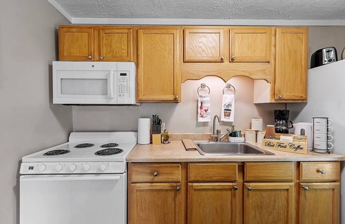 Laconia House | New! Entire unit Lakes & Mountains nearby.