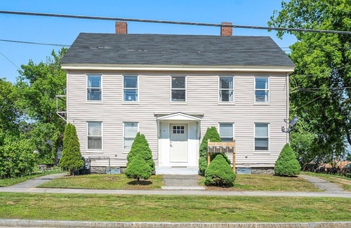 Laconia House | New! Entire unit Lakes & Mountains nearby.