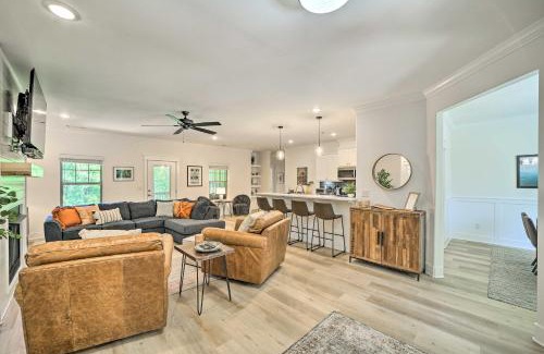 Bella Vista House | New Everything! Comfy Home with Deck and Trail Access!