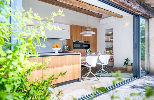 Eygalieres Villa | New Eygalières Farmhouse: 6BR/Pool/Garden/Views