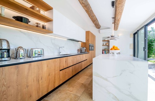 Eygalieres Villa | New Eygalières Farmhouse: 6BR/Pool/Garden/Views