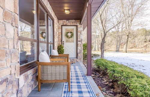 Narrowsburg House | NEW: Fabulous Riverfront w/Sunroom, Walk to Town!