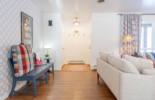 Narrowsburg House | NEW: Fabulous Riverfront w/Sunroom, Walk to Town!