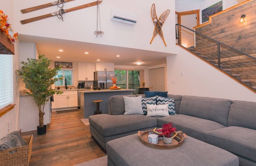 Ashford Cabin | New! Family Cabin w/Solo Stove Firepit, EV & Spa!