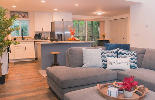 Ashford Cabin | New! Family Cabin w/Solo Stove Firepit, EV & Spa!