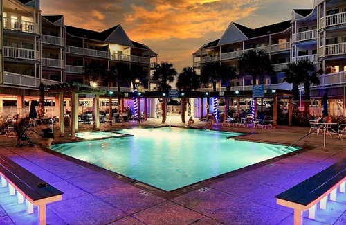 Galveston Condo | NEW Family Friendly, Beachfront Condo w/Private Access to the Beach