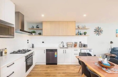Lake Tekapo Apartment | New, family friendly warm/3bedroom3bathroom/kingbed, mountain view/unitB