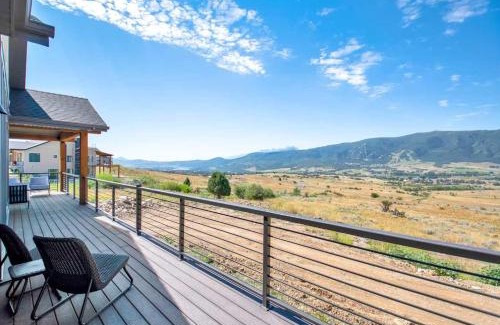 Wolf Creek House | New Family Home in Eden w Hot Tub and Great Views