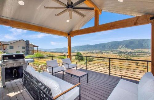 Wolf Creek House | New Family Home in Eden w Hot Tub and Great Views