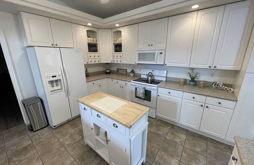Sunridge Estates House | New Family Home, Large Driveway Close to The Lake, The River, and The Casinos.