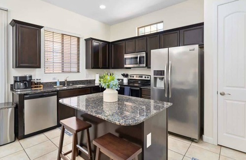 Mesa Condo | *NEW* Family Oasis Getaway! 2 Pools, Spas & Gym!