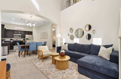 Mesa Condo | *NEW* Family Oasis Getaway! 2 Pools, Spas & Gym!