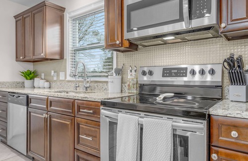 Buckroe Beach House | [NEW] Family Style 5BR Home Mins From Buckroe Beach