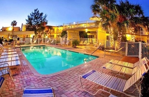 Pompano Beach Condo | NEW! Find your SolMate at our Beach Retreat.