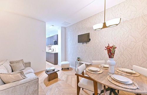 Quartier de la Plaine-de-Monceaux Apartment | New flat with AC Porte Maillot/Arc de Triomphe