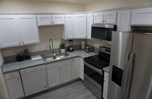Sunrise Presidio Townhomes Apartment | New Foothills Private Studio w/garage and full kitchen