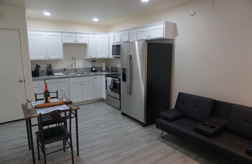 Sunrise Presidio Townhomes Apartment | New Foothills Private Studio w/garage and full kitchen