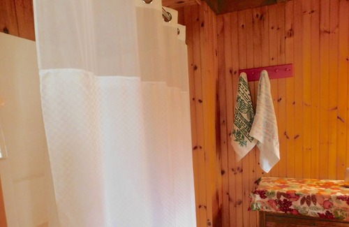 Center Lovell Cottage | NEW FOR 2023! Adorable Pet Friendly Cottage near Kezar Lake Beach!