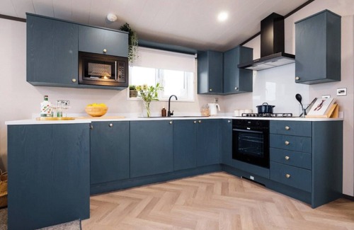 Blackford Ski Chalet | New for 2023. Contemporary 3 bedroom lodge at Green Meadows Country Park.