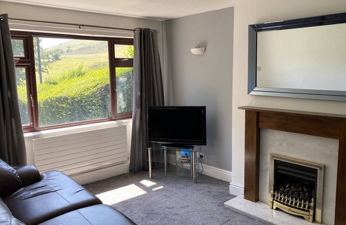 Denshaw Cottage | *New for July 2020* Holiday Cottage in Saddleworth Countryside