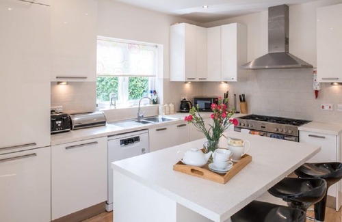 New Forest District Cottage | New Forest cottage, sleeps up to 10. Looks directly on to the Forest