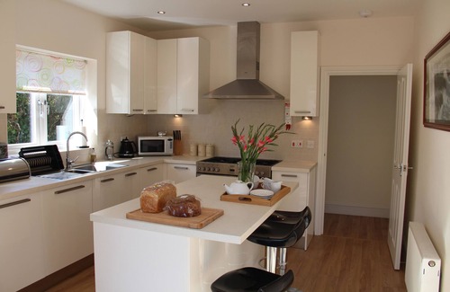 New Forest District Cottage | New Forest cottage, sleeps up to 10. Looks directly on to the Forest