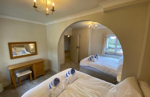 New Forest District Villa | New Forest Country Home with Hot Tub and Open Fire