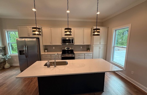 Nebo House | New four bedroom house with private dock on Lake James.