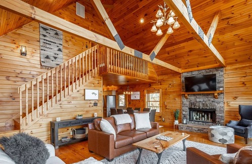 Rising Fawn House | NEW! Fox Creek Lodge | Cabin W/ Gorgeous Mtn Views