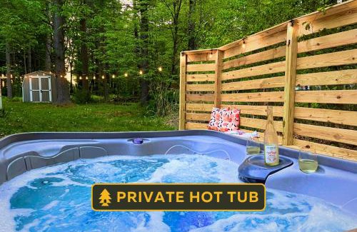 Blakeslee Ski Chalet | New Foxfire Haus - Modern - Hot tub Pet-friendly