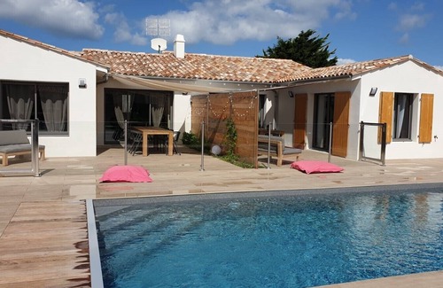 Saint-Clement-des-Baleines Villa | New luxury villa opening onto garden and heated pool 150m from the coast