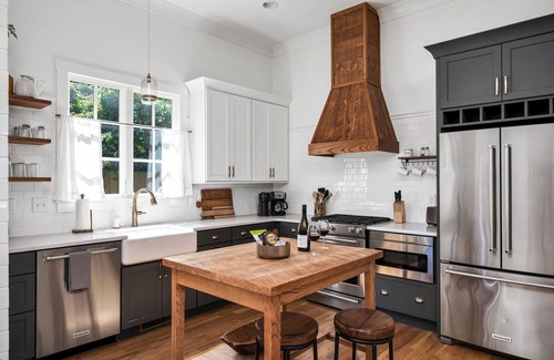 Historic Downtown Franklin House | NEW Franklin Farmhouse in heart of downtown! Steps from shops & restaurants!