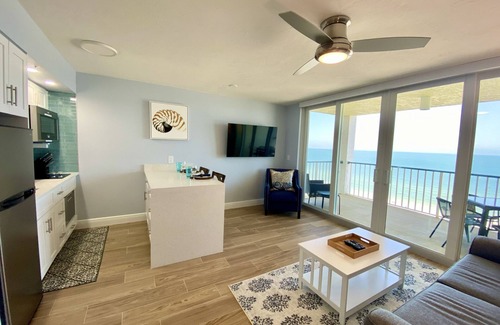 Marco Island Condo | 🐬 NEW! Fully Remodeled Exquisite Beachfront Apollo Condo 9th Floor ocean view