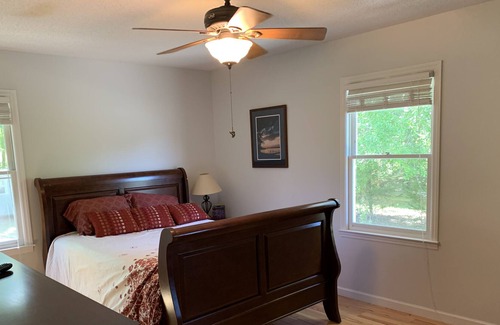 White Oak House | New,fully remodeled vacation hide-a-way ON LAKE Wateree,private dock,fenced yard