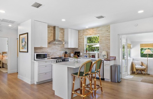 Southside House | New! Fully Renovated Luxurious Villa in SoSo with Pool in West Palm Beach
