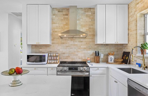 Southside House | New! Fully Renovated Luxurious Villa in SoSo with Pool in West Palm Beach