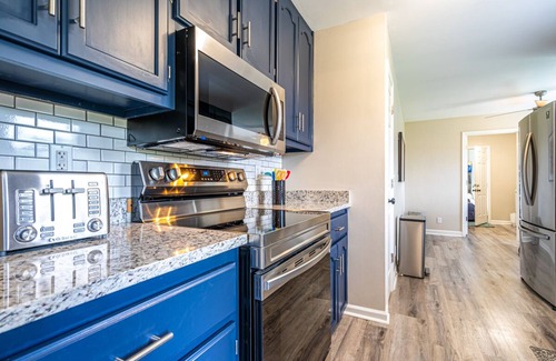Athens House | NEW! Fully stocked luxury home 5 min to I-65/I-72.