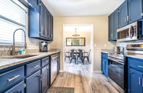 Athens House | NEW! Fully stocked luxury home 5 min to I-65/I-72.