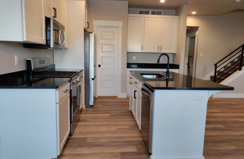 Ammon Apartment | New furnished townhome - Near shopping - Self Check-in
