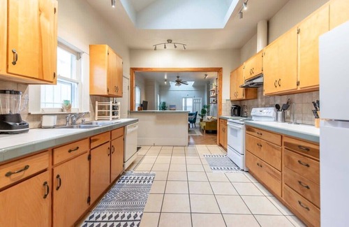 Austin Ave. House | New! Gathering Place on Columbus